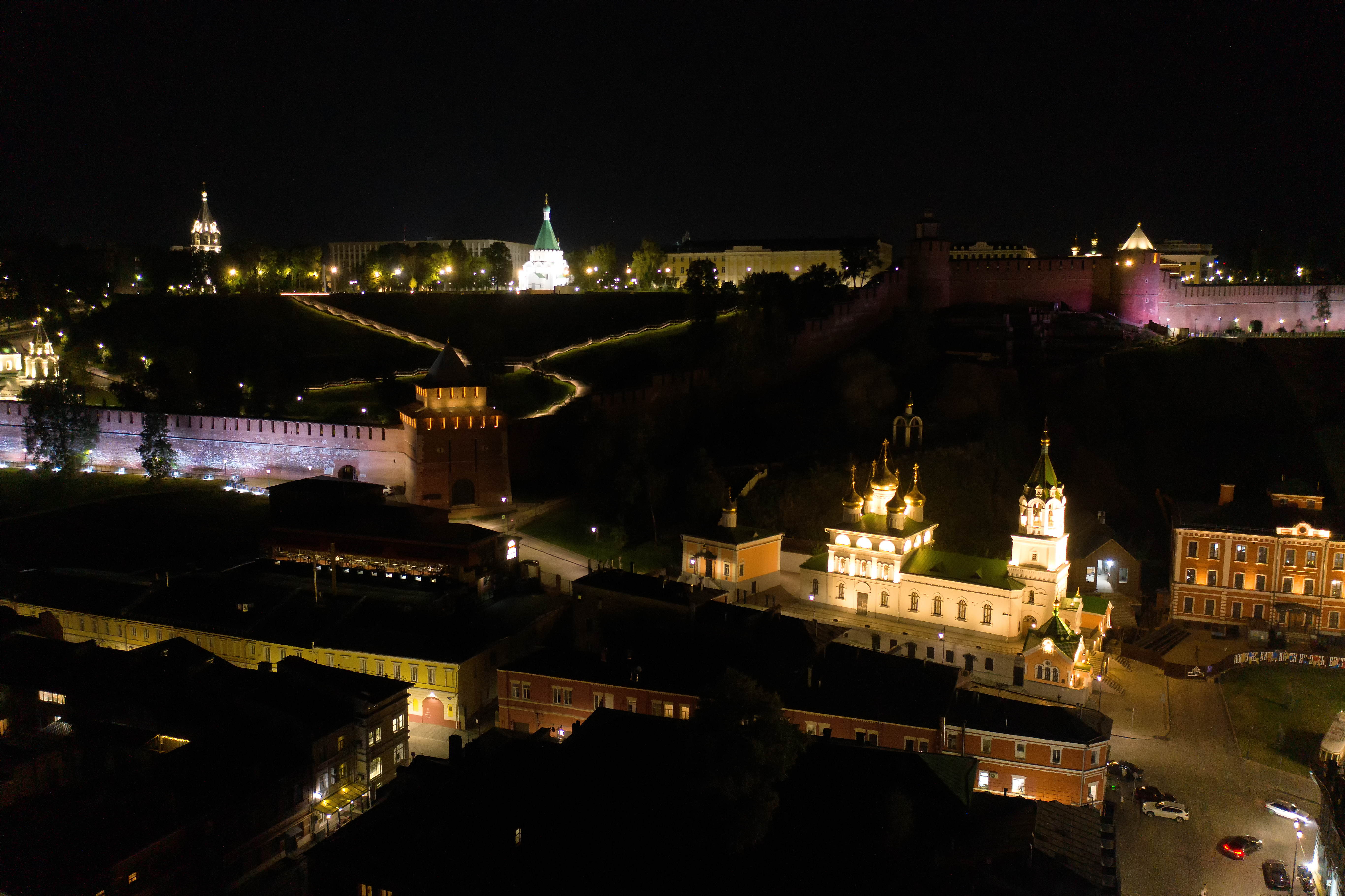 Нижний Новгород ночью, исторический центр города, Кремль. Вид с воздуха.