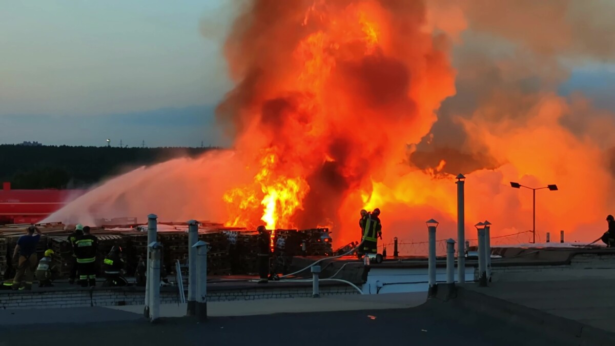 Firefighters extinguish burning industrial building in the city