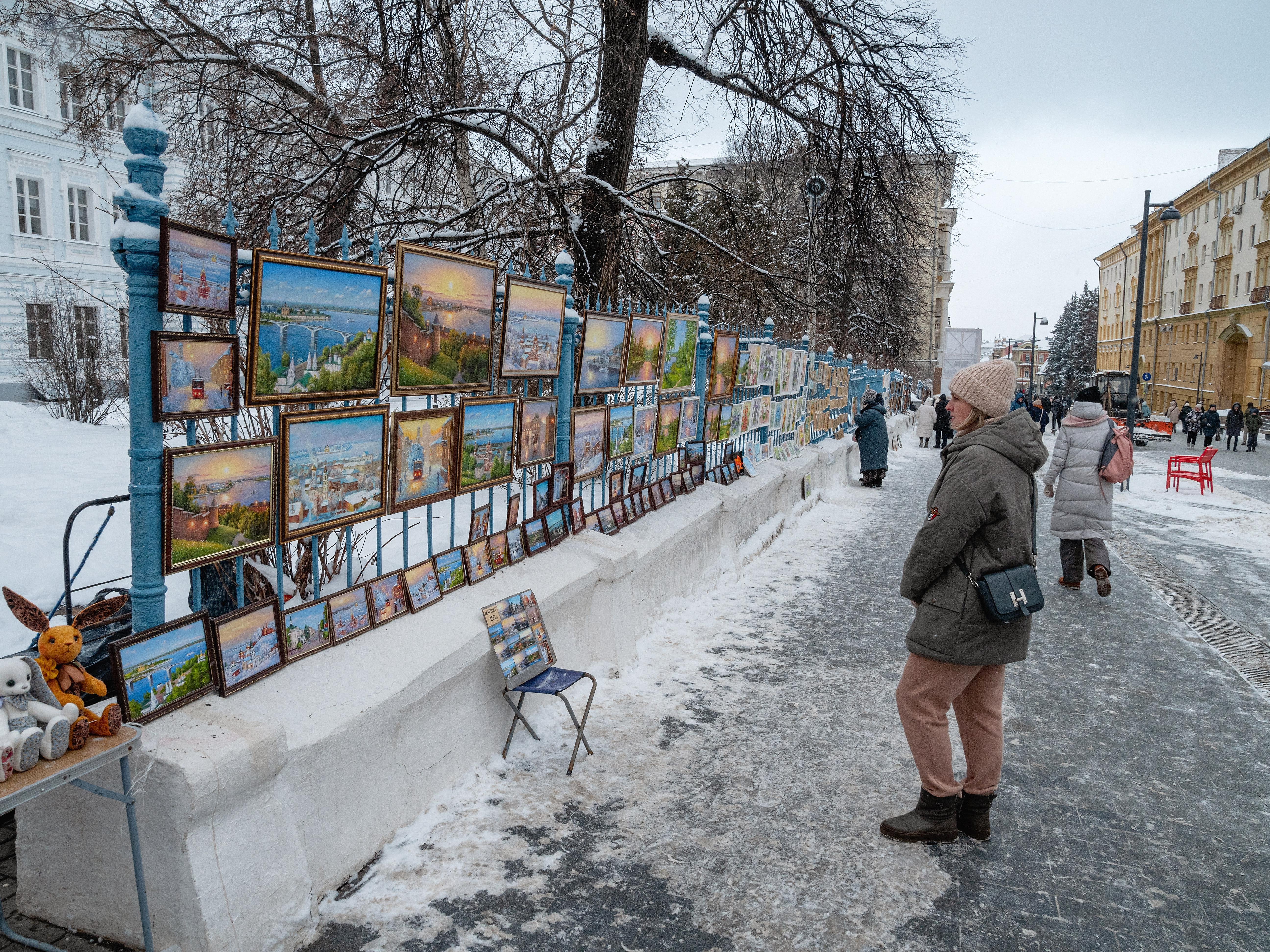 Нижний Новгород. Выставка-продажа картин на Большой Покровской улице.