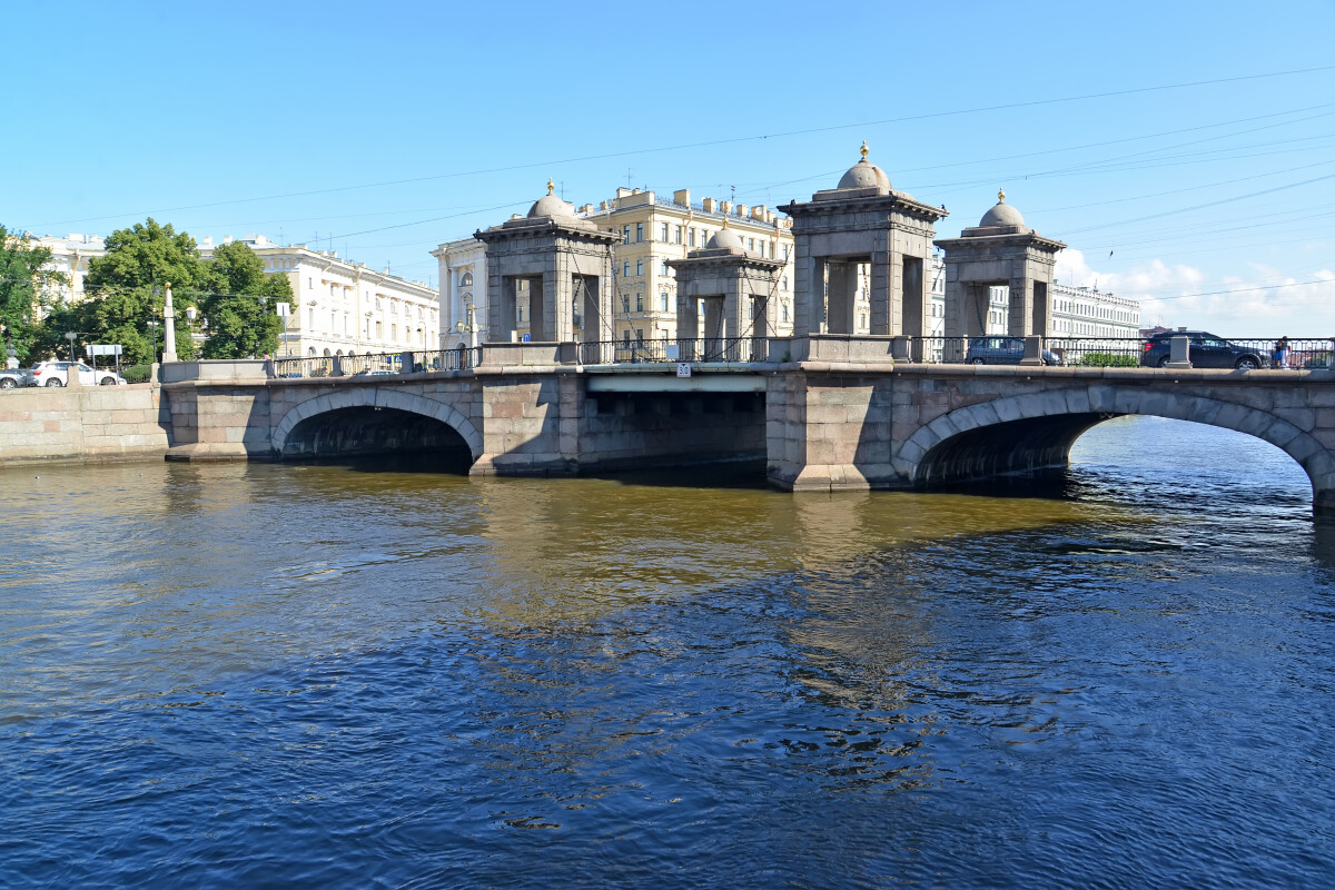 Вид на Ломоносовский мост через реку Фонтанку, Санкт-Петербург