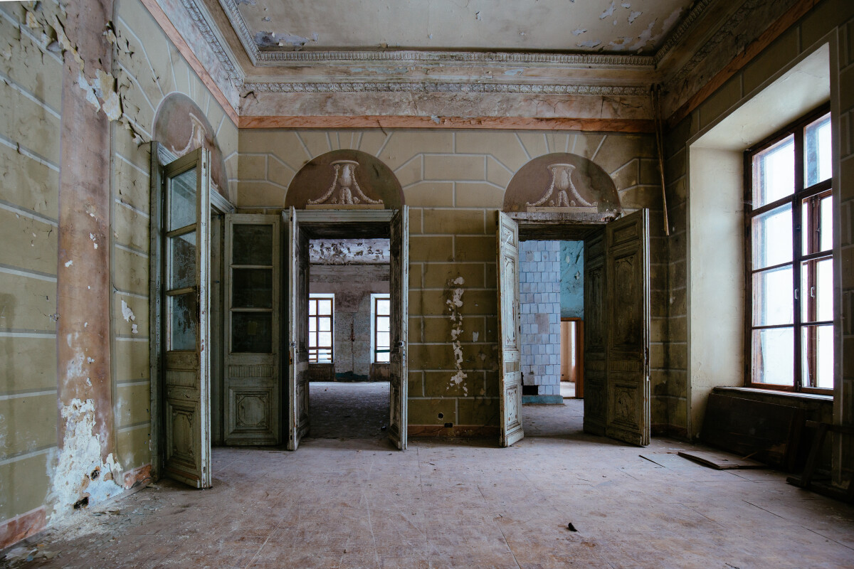 Old majestic abandoned historical mansion Pertovo-Dalnee, Moscow region, inside view