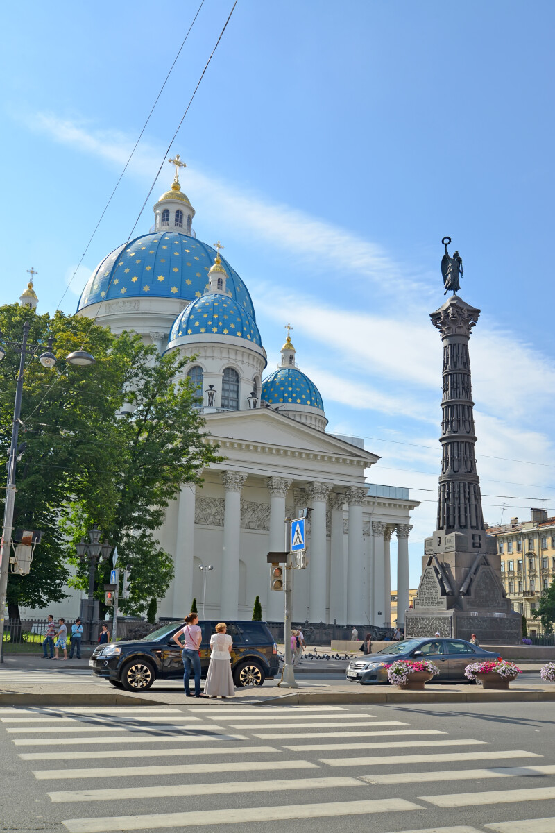 Троице-Измайловский собор и колонна Славы в Санкт-Петербурге