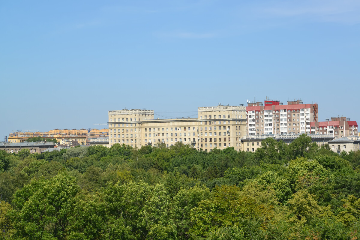 Вид на московский парк Победы и Кузнецовскую улицу. Санкт-Петербург