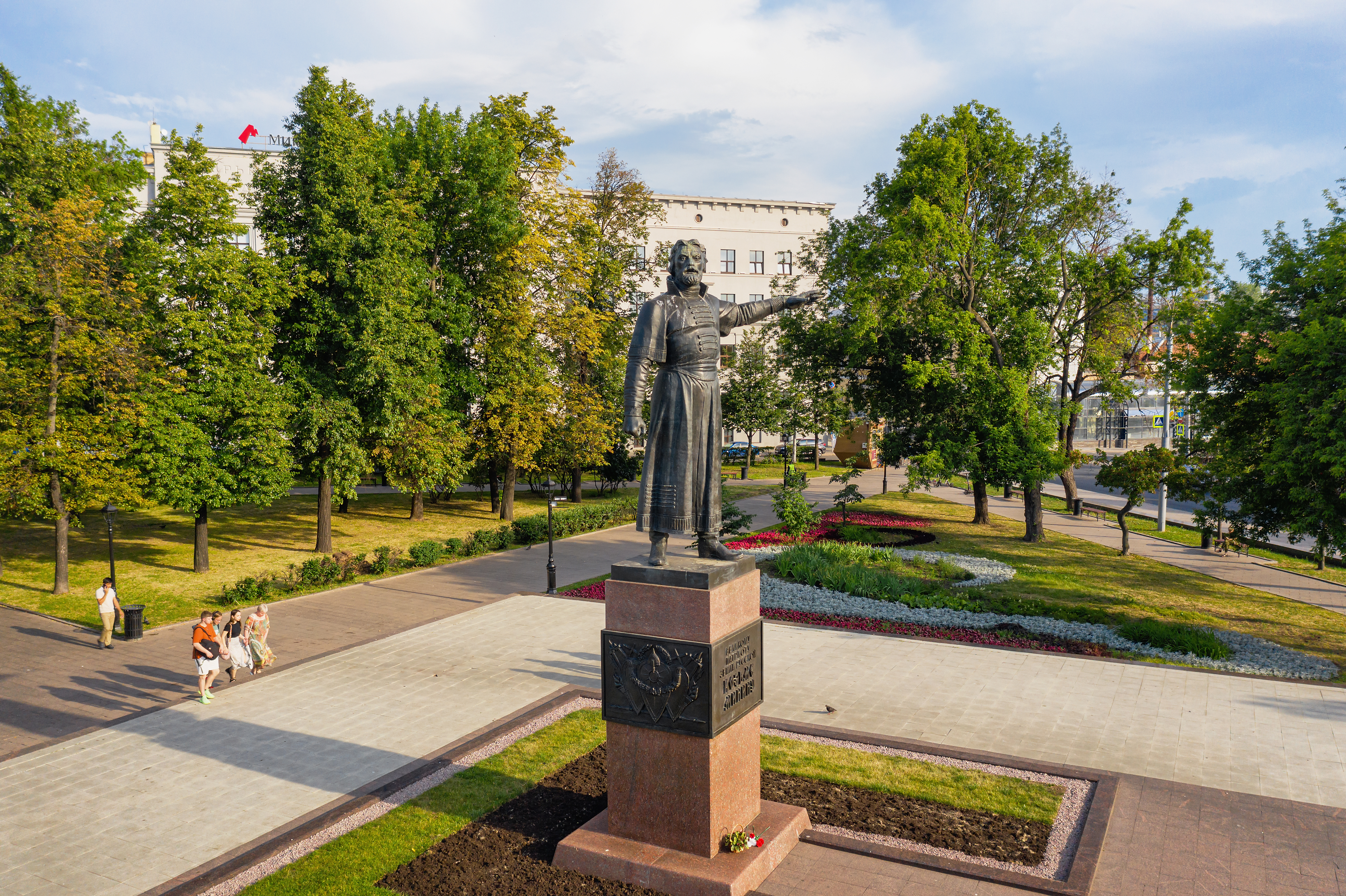 Нижний Новгород, исторический центр города. Памятник Козьме Минину. Вид с воздуха.