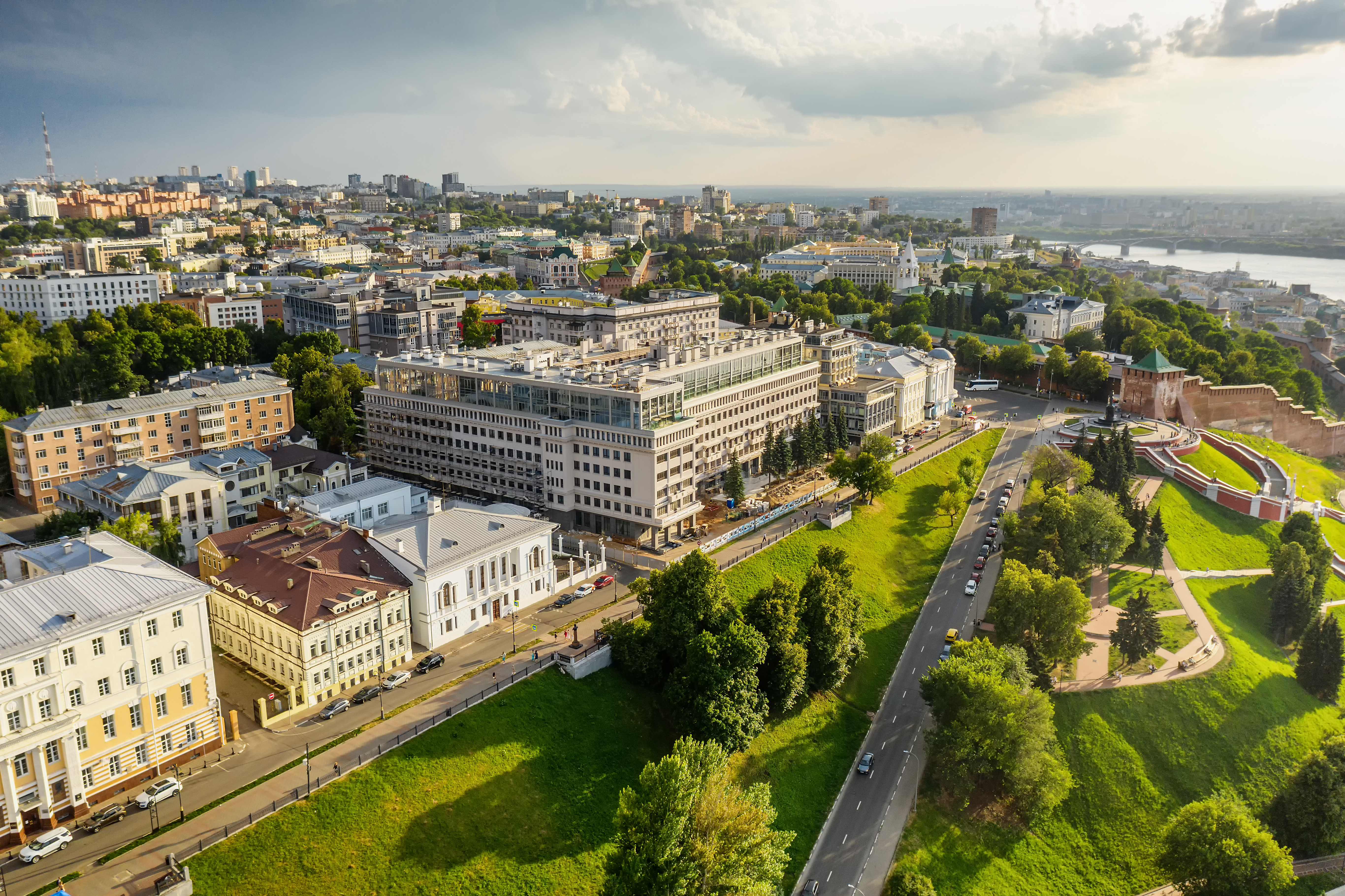 Нижний Новгород. Исторический центр города, набережная. Вид с воздуха.