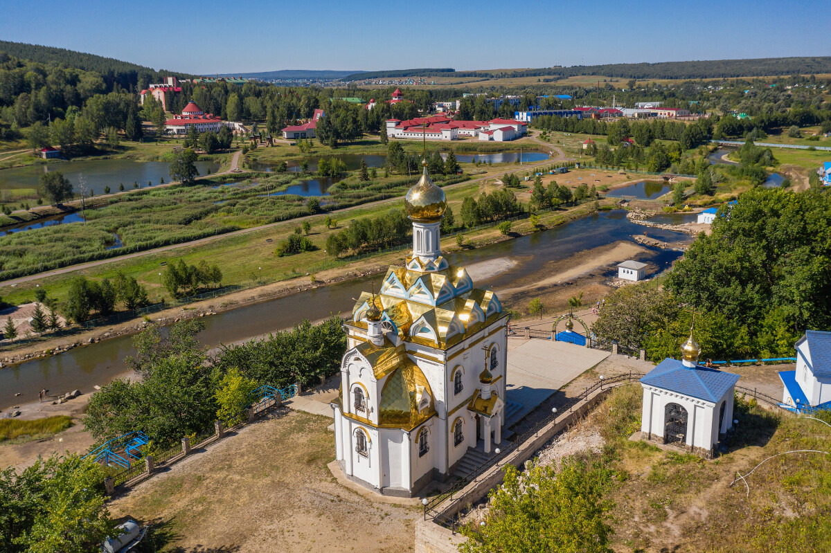 Южный Урал, курорт Красноусольск: храм Табынской иконы Божией Матери на Святых Ключах. Вид с воздуха.