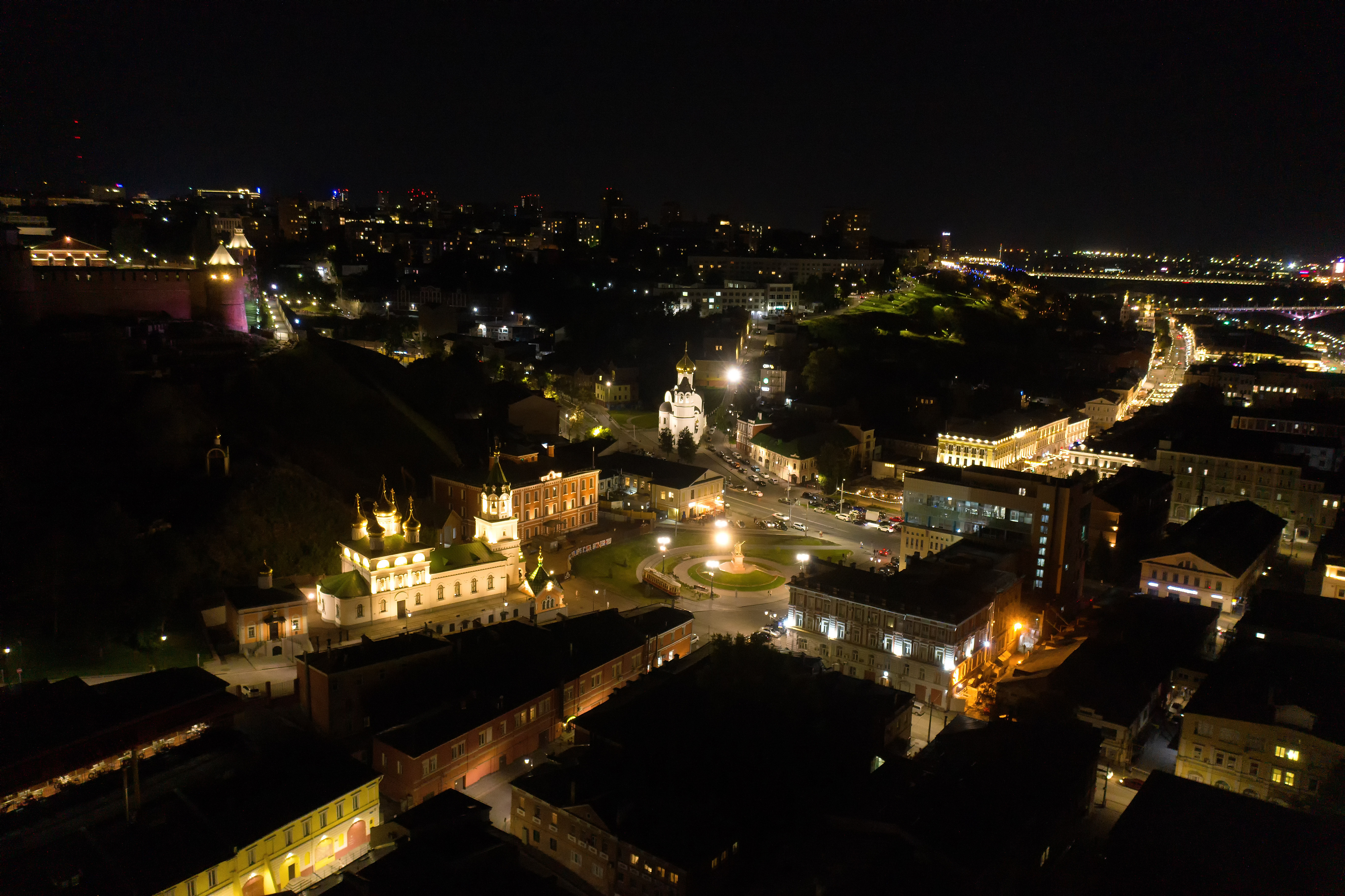 Нижний Новгород ночью, исторический центр города, Кремль. Вид с воздуха.