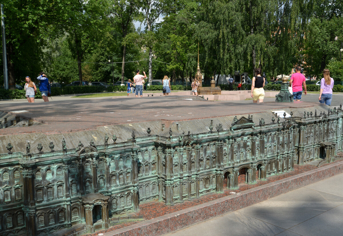 Модель Зимнего дворца в Санкт-Петербурге