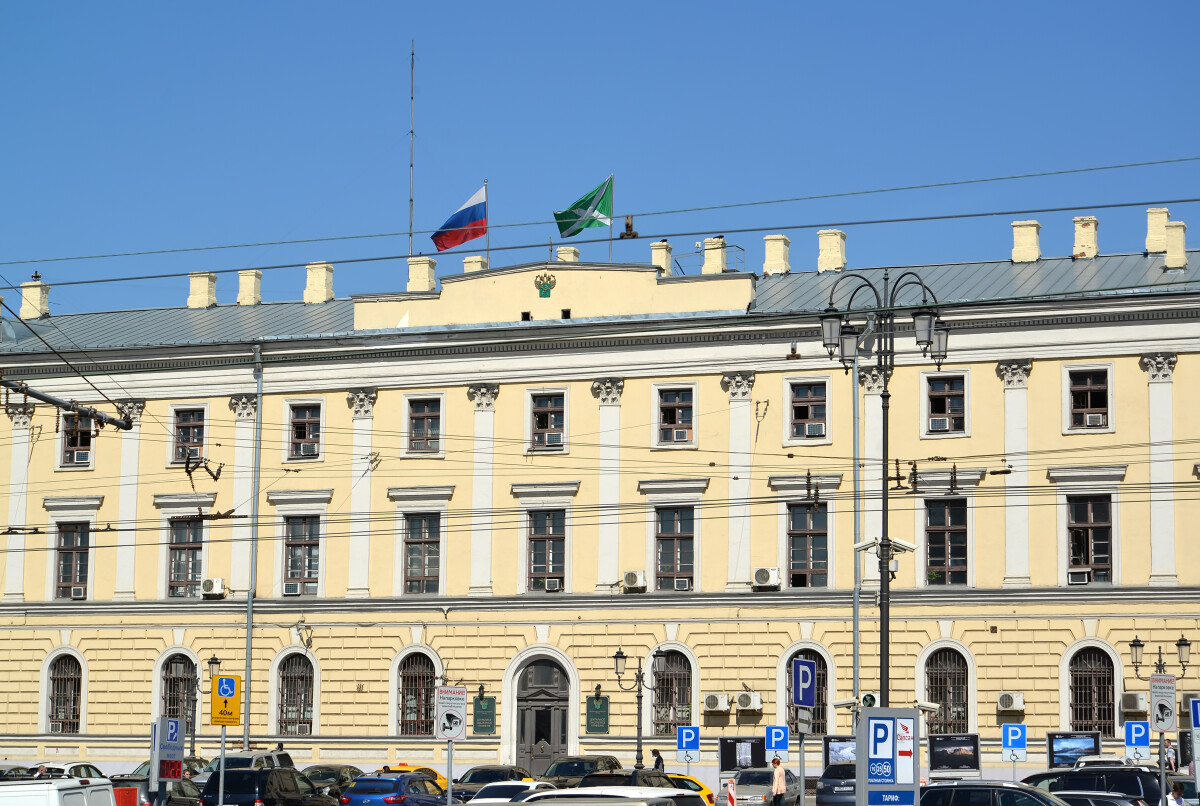 МОСКВА, РОССИЯ - 14 мая 2018 года: Здание Центрального таможенного управления Федеральной таможенной службы. Комсомольская площадь, дом 1