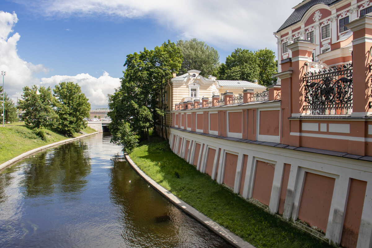 Речной городской канал