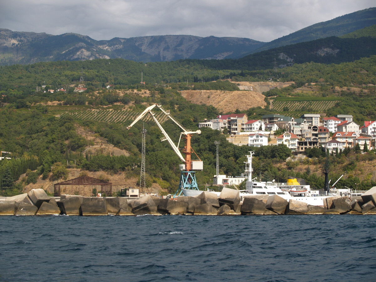 Ялтинский грузовой морской торговый порт, Крым