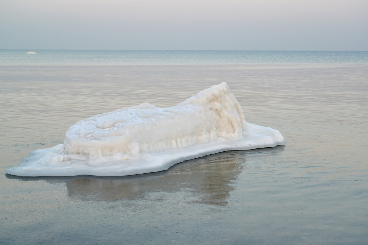 Ледяной остров в Балтийском море