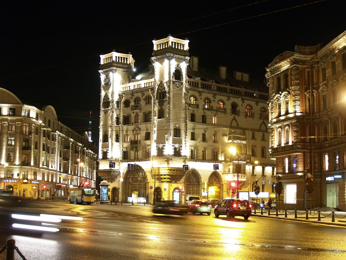 Санкт-Петербург. Площадь Льва Толстого ночью