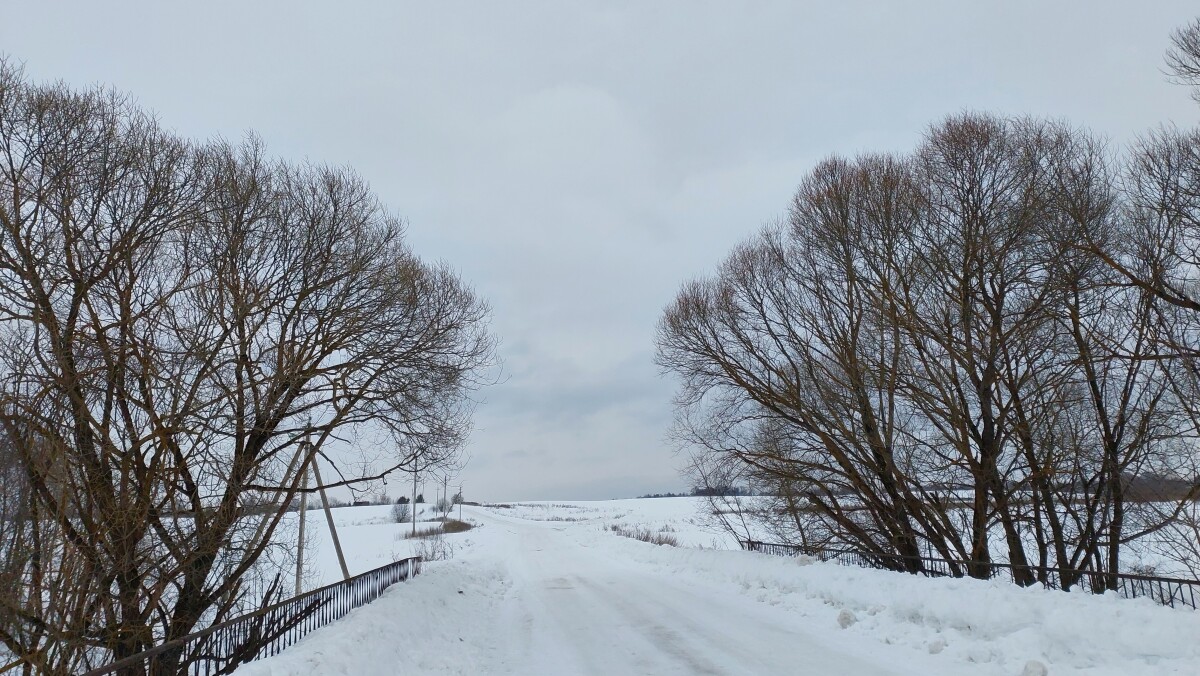 Зимняя загородная дорога