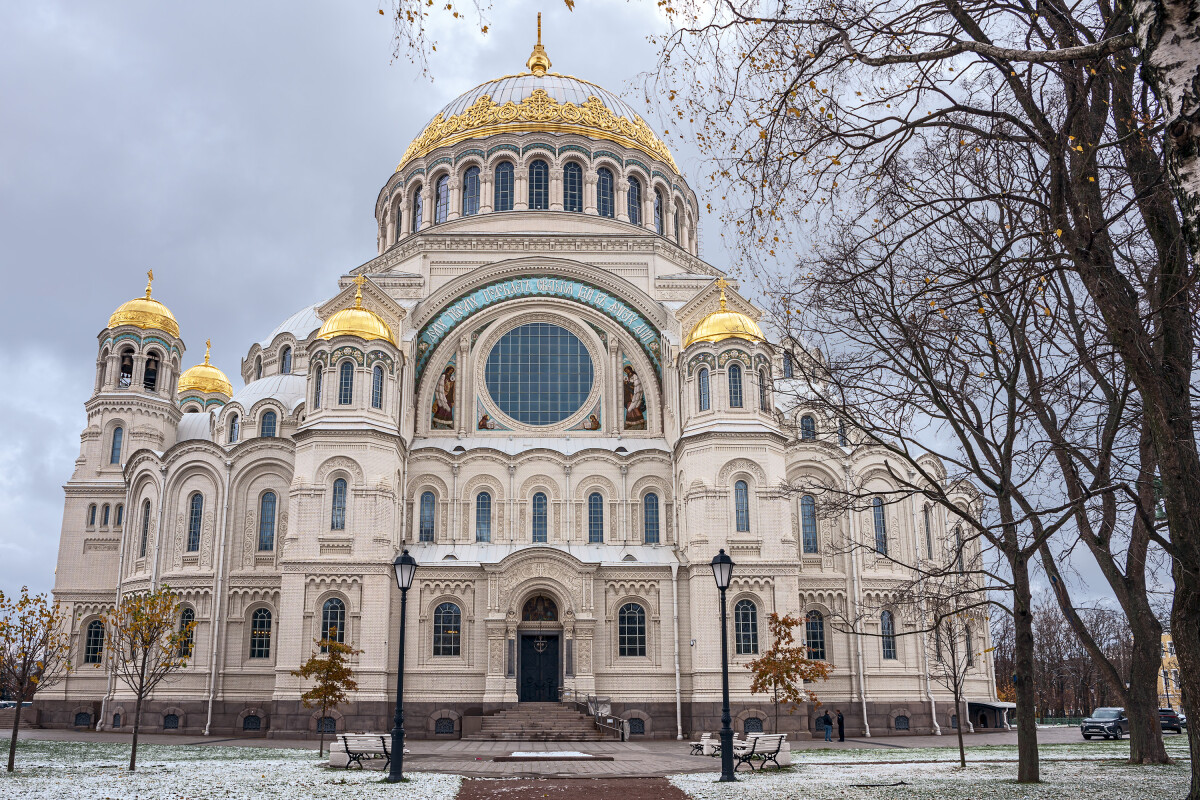 Фасад Морского собора в Кронштадте, Россия. Дмитриенко Ю. В.