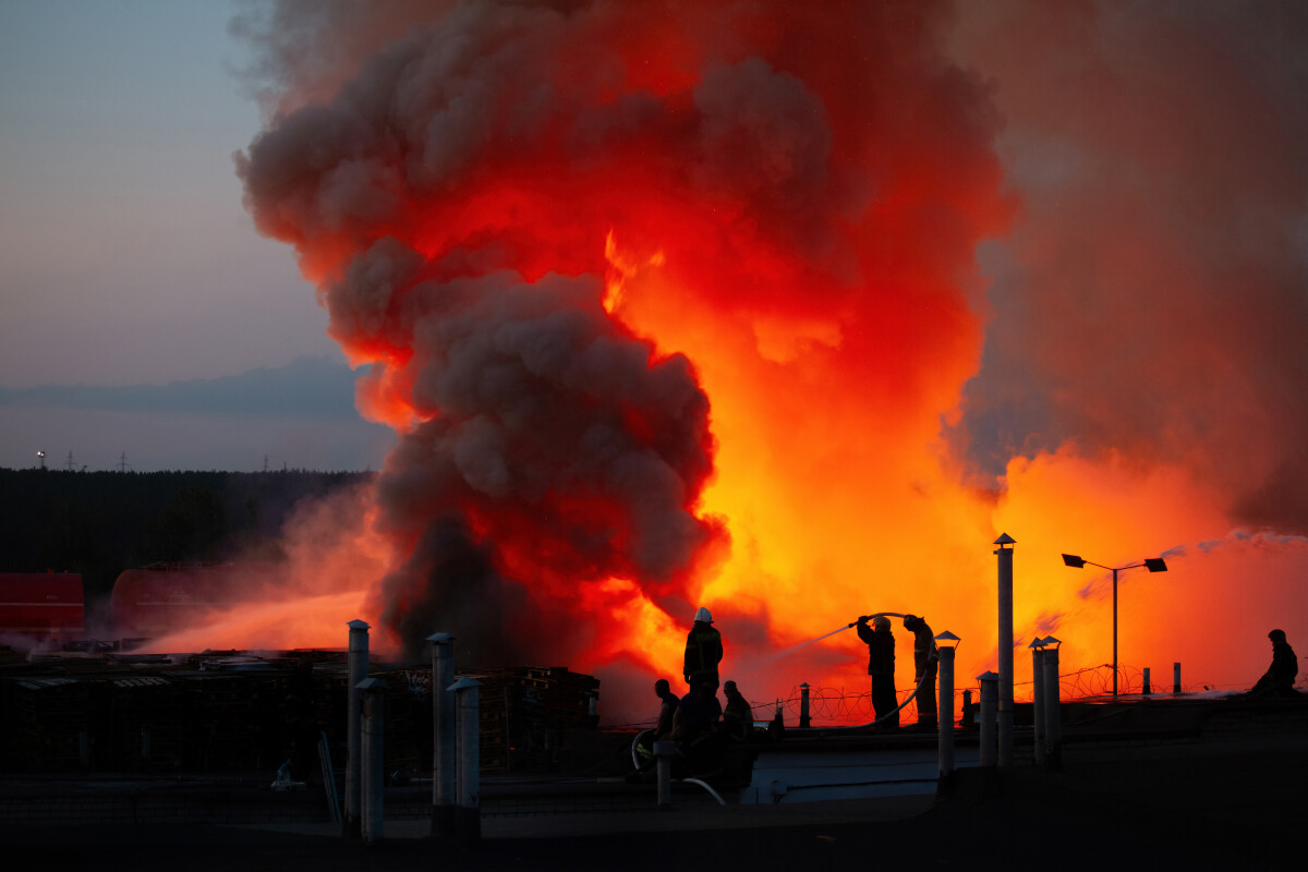 Large blaze at burning industrial building