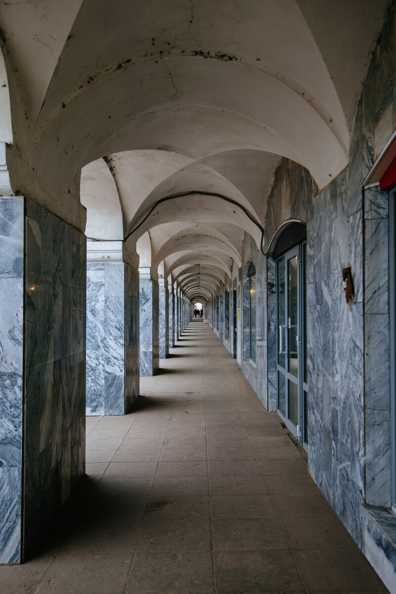 Corridor with rows of columns