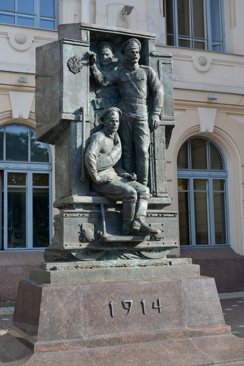 САНКТ-ПЕТЕРБУРГ, РОССИЯ - 11 июля 2016 года: Памятник "Русской гвардии Великой Отечественной войны" около Витебского вокзала