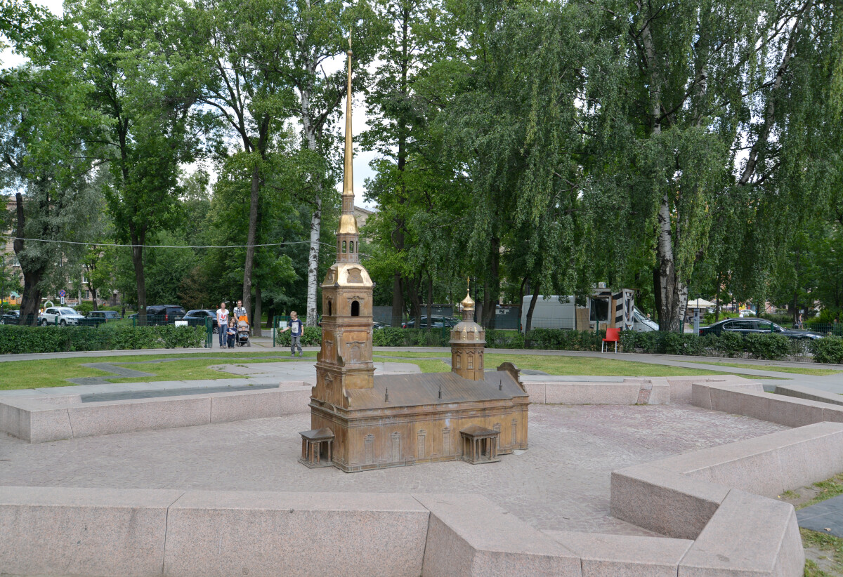 Макет Петропавловского собора в Санкт-Петербурге