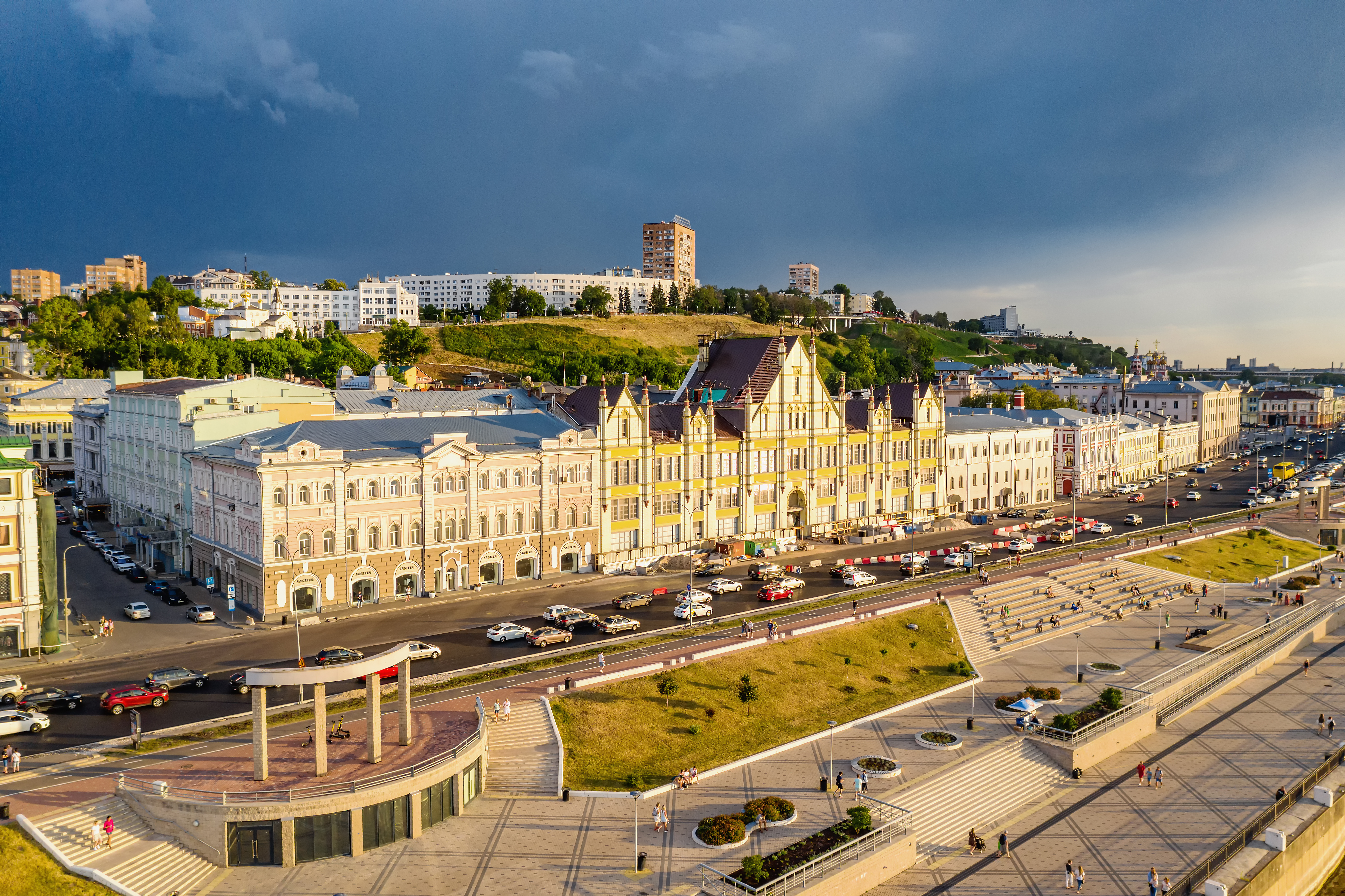 Нижний Новгород. Исторический центр города, набережная. Вид с воздуха.