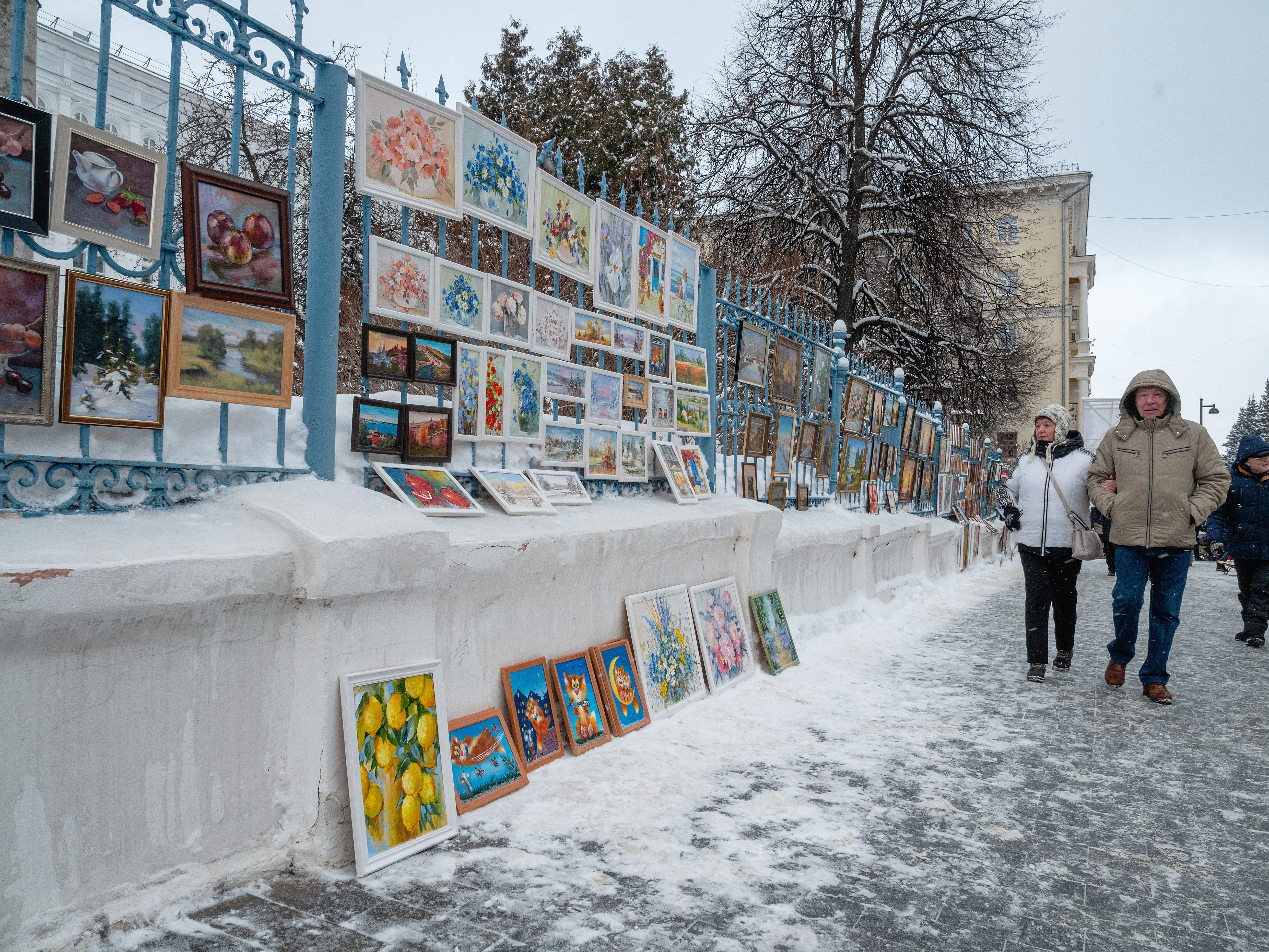 Нижний Новгород. Выставка-продажа картин на Большой Покровской улице.