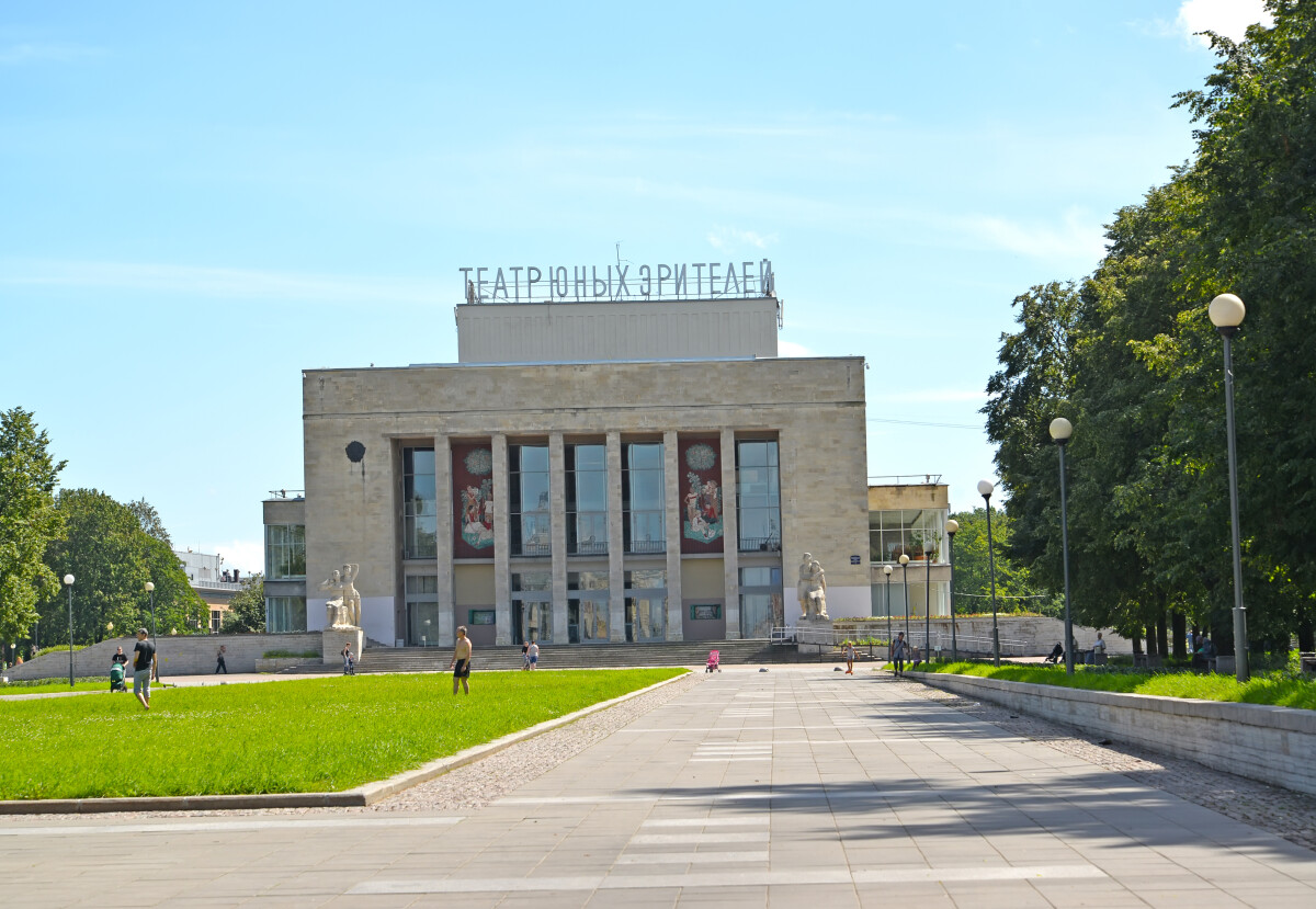 САНКТ-ПЕТЕРБУРГ, РОССИЯ - 11 июля 2016 года: Представление Театра юного зрителя имени А.А. Брянцевой