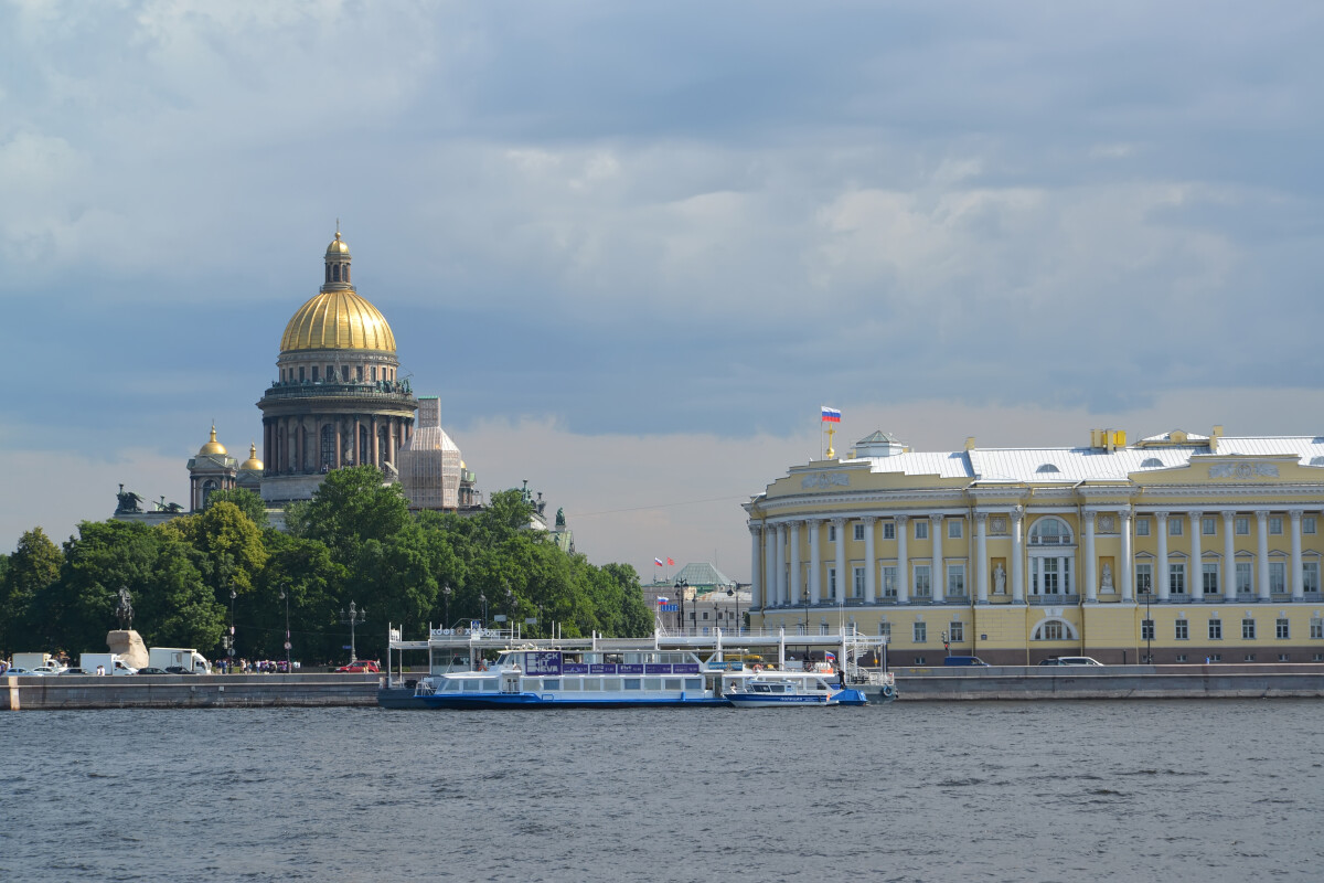 Санкт-Петербург. Вид на Английскую набережную