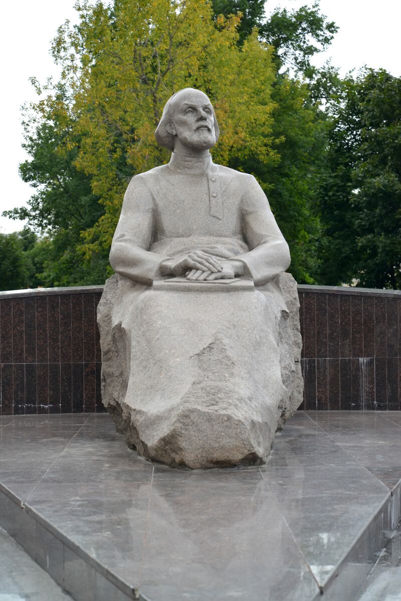 Памятник К. Э. Циолковскому. Санкт-Петербург, улица Циолковского