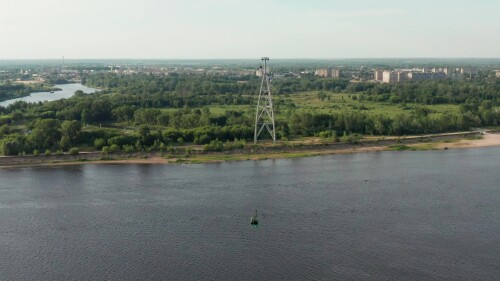 Нижний Новгород. Река Волга и канатная дорога над ней. Вид с воздуха.