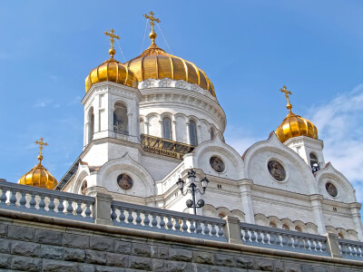 Москва. Храм Христа Спасителя, вид снизу