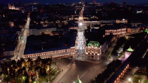 Нижний Новгород, исторический центр города. Большая Покровская улица ночью. Вид с воздуха.