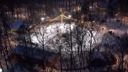 Нижний Новгород зимой. Парк Швейцария ночью, каток. Вид с воздуха.