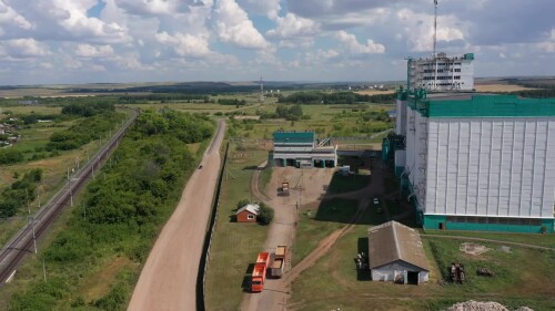 Поволжье, Оренбургская область, элеватор в селе Заглядино. Вид с воздуха.