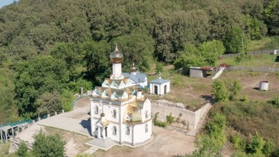 Южный Урал, курорт Красноусольск: храм Табынской иконы Божией Матери на Святых Ключах. Вид с воздуха.