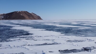 Удивительный лед Байкала, торосы, трещины и наплески