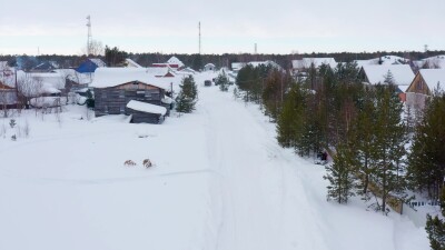 Западная Сибирь, Ханты-Мансийский автономный округ: село Русскинская. Вид с воздуха.